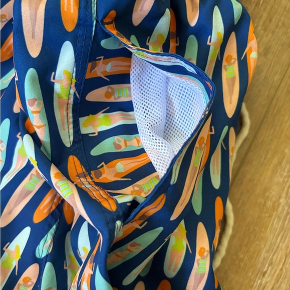 TWO LEFT FEET Men’s LongBoard Babes Lined Swim Trunks Size MEDIUM Summer Beach - Picture 6 of 14